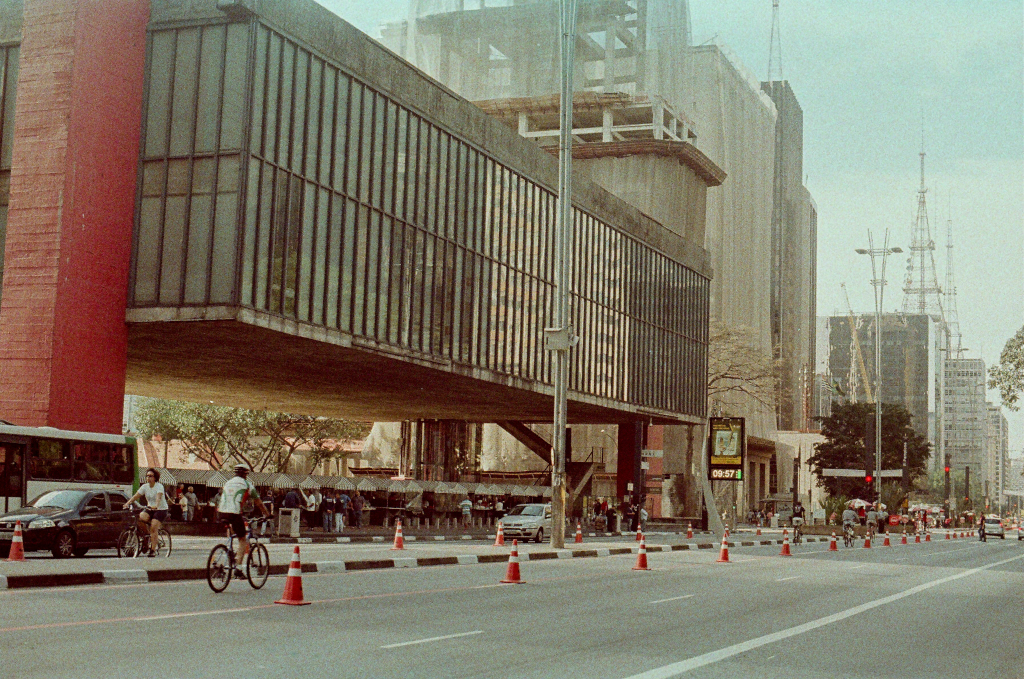 Paulista Avenue, São Paulo, Brasil - Olympus OM-1, Zuiko 28mm f3.5
