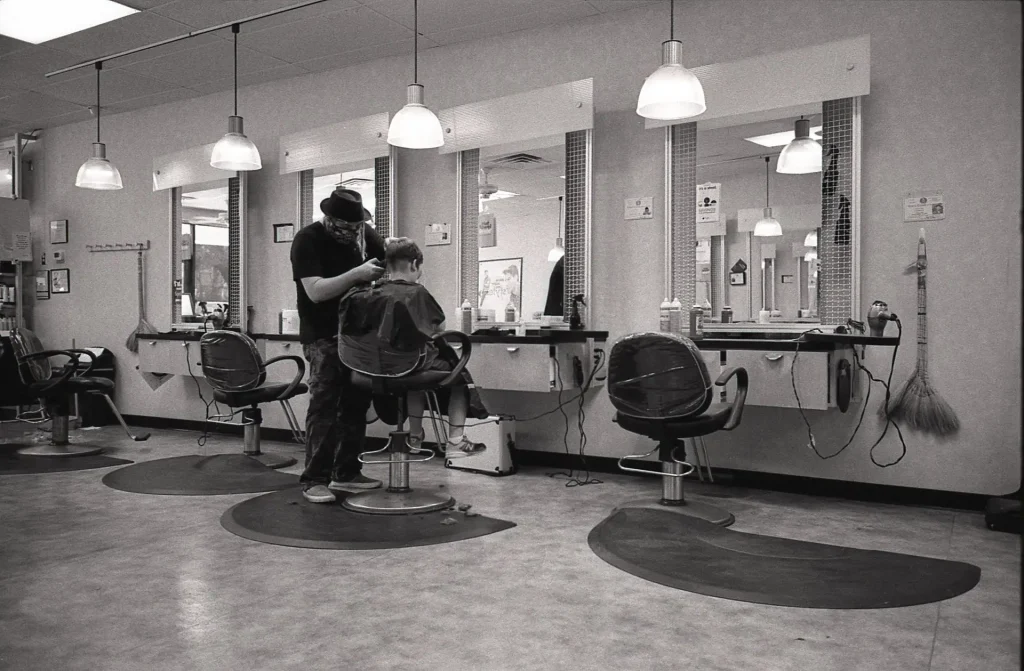 Barber Shop 400tx Leica M6 Elmarit 28