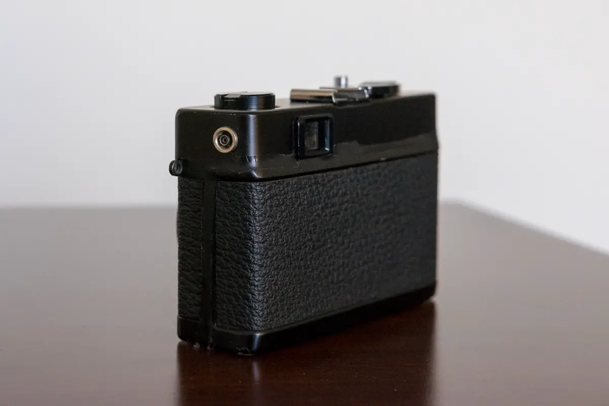 Random Camera Blog: The world's first auto-focus camera - Konica C35 AF