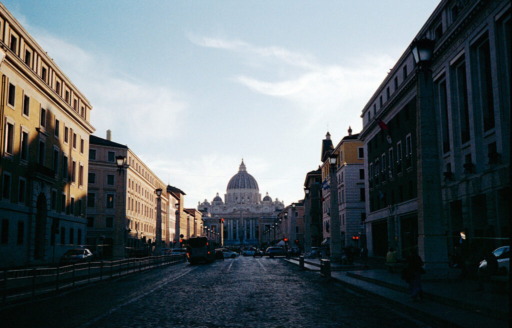 The Summer in Rome, Kodacolor 200 EI 400, Summicron 40mm. 