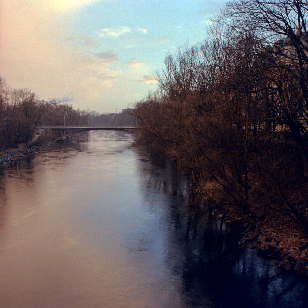 Mirror River Mur