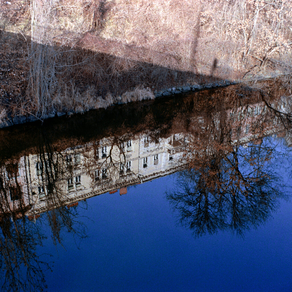 Mirror River Mur