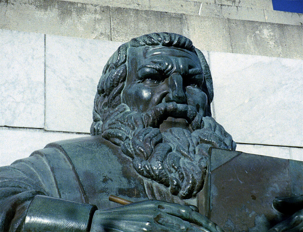 Bronze figure, Signal Hll, Dunedin - Lomo Tiger.