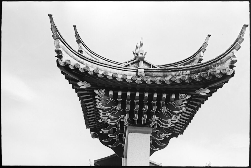 Chinese Gardens entrance arch - framed carefully with no lean - caused by loose finder frame.