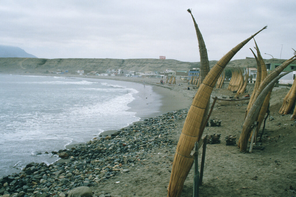 Caballitos de totora, Pisco, Peru