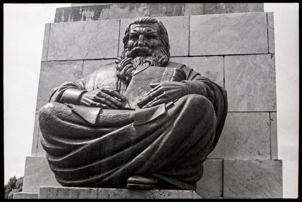 Bronze figure at Signal Hill, Dunedin.